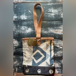Cowhide & Canvas Tote for Wine, Bottles